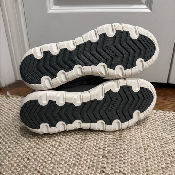 Sorel Light Gray Explorer Boots! Never Worn! - Picture 6 of 9